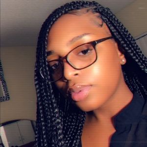 Meet your Posher, Lena